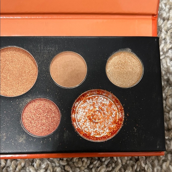 Touch in SOL Vibrant Palette with Gold and Orange Hues - Picture 3 of 5